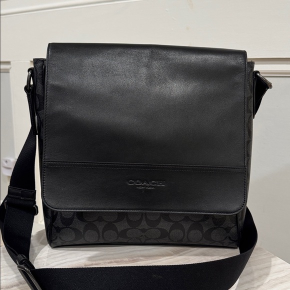 Coach Bag Signature Messenger Flap Crossbody - Picture 4 of 17